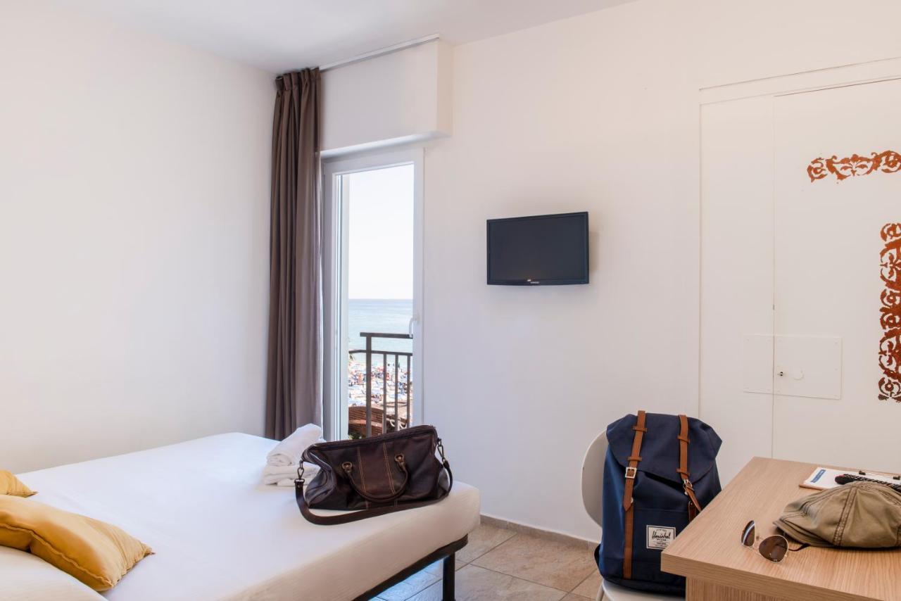 Hotel Jolly Roger Pietra Ligure Exterior foto