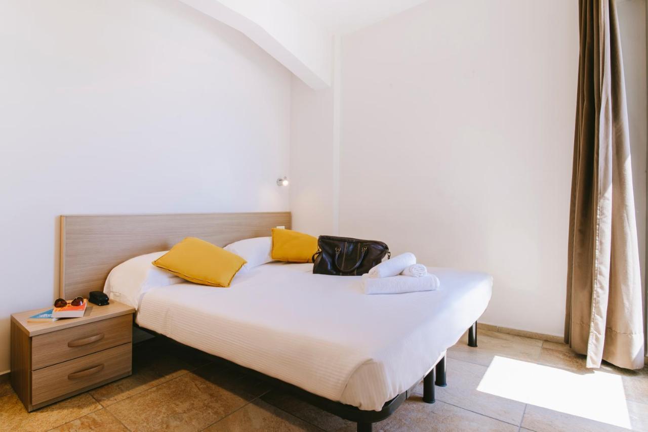 Hotel Jolly Roger Pietra Ligure Exterior foto