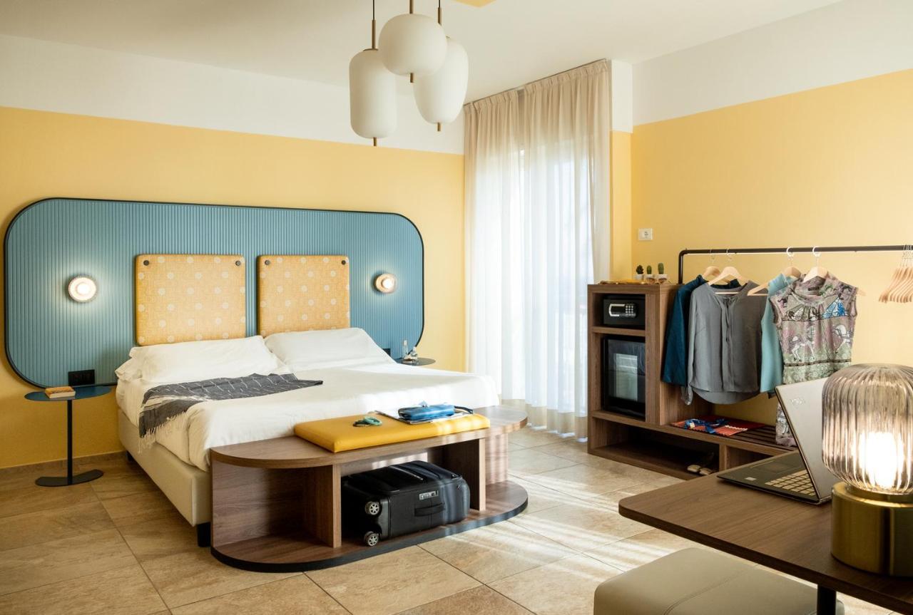 Hotel Jolly Roger Pietra Ligure Exterior foto