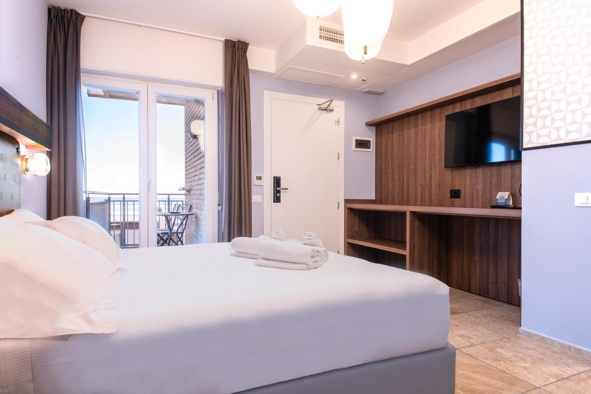 Hotel Jolly Roger Pietra Ligure Exterior foto
